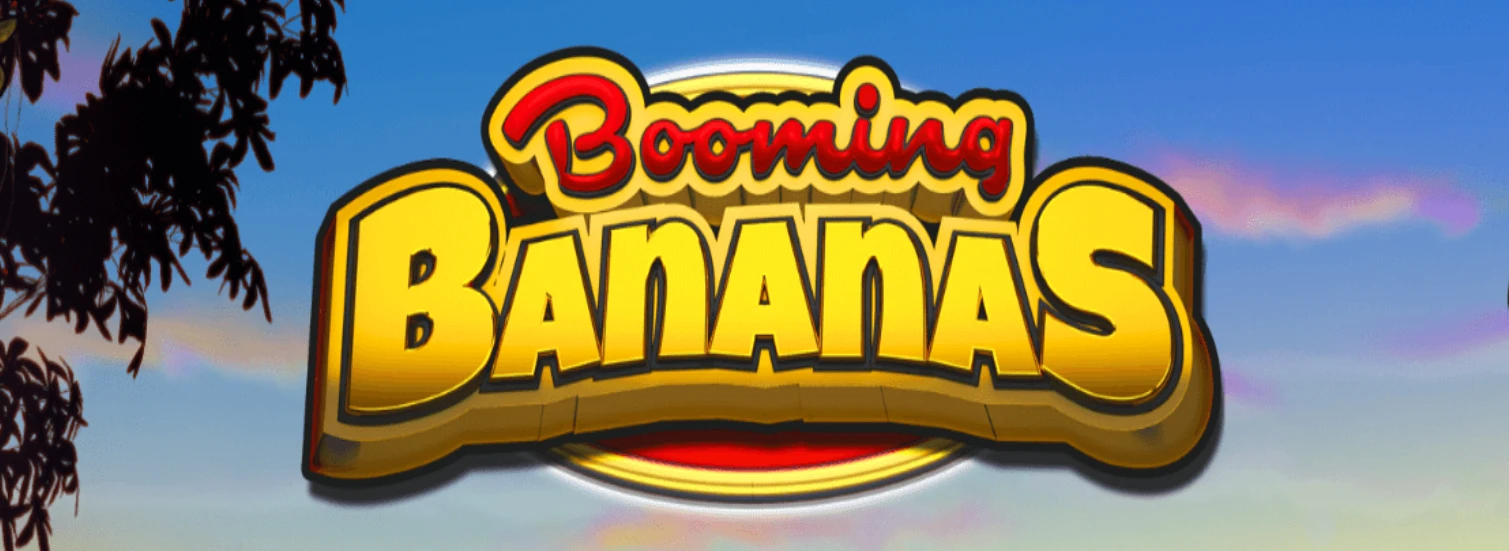 Ein Logo mit dem Schriftzug „Booming Bananas“ in gelber und roter Schrift vor einem blauen Himmel mit rosa Wolken und schwarzen Blatt-Silhouetten.