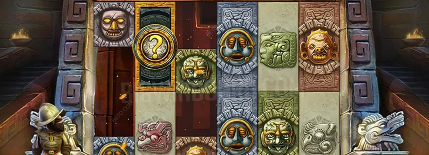 Eine Szene aus dem Gonzo's Quest Slot, zeigt eine Mauer mit antiken Symbolen und einen neugierigen Entdecker.