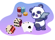 Ein Cartoon-Panda hält ein Tablet, daneben befinden sich Spielkarten, Würfel und Spielchips.