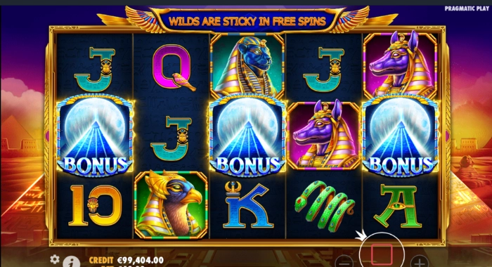 A slot machine screen displays the Fortune of Giza game by Pragmatic Play, showcasing a 5x3 grid with various Egyptian symbols and the message